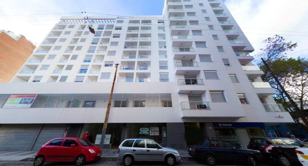 Excelente local comercial en Cordón con Renta.