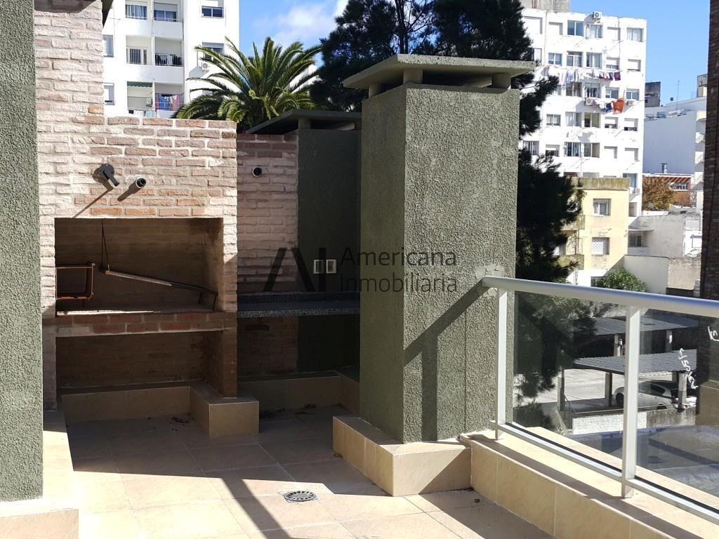Alquiler monoambiente con garaje en Pocitos.-