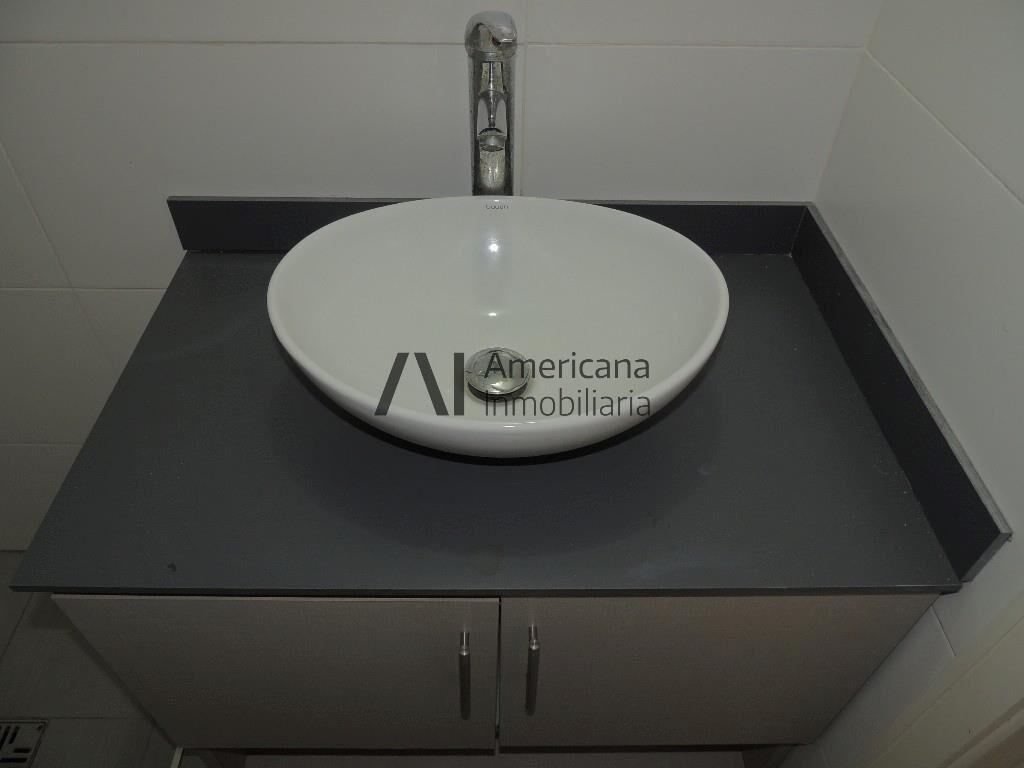 Alquiler monoambiente con garaje en Pocitos.-