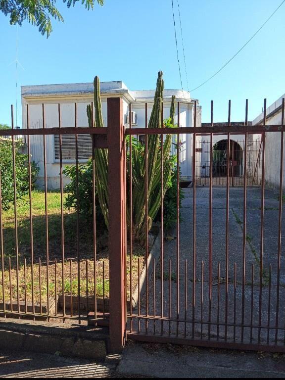 Hermosa Casa con Gran Potencial. Jardin. Fondo. Cocheras