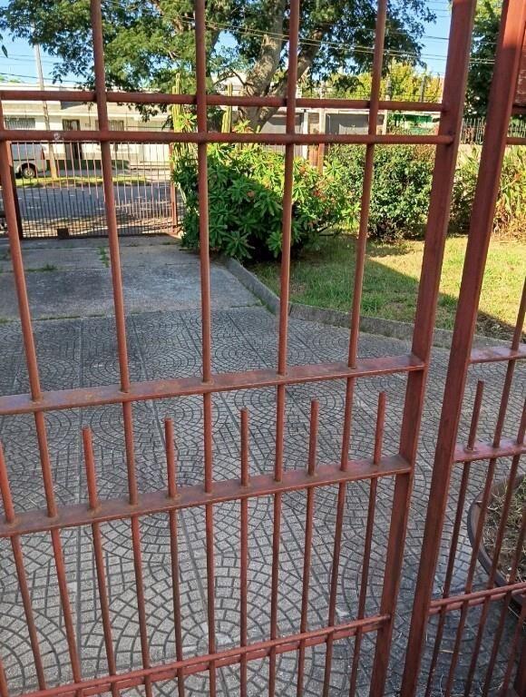 Hermosa Casa con Gran Potencial. Jardin. Fondo. Cocheras
