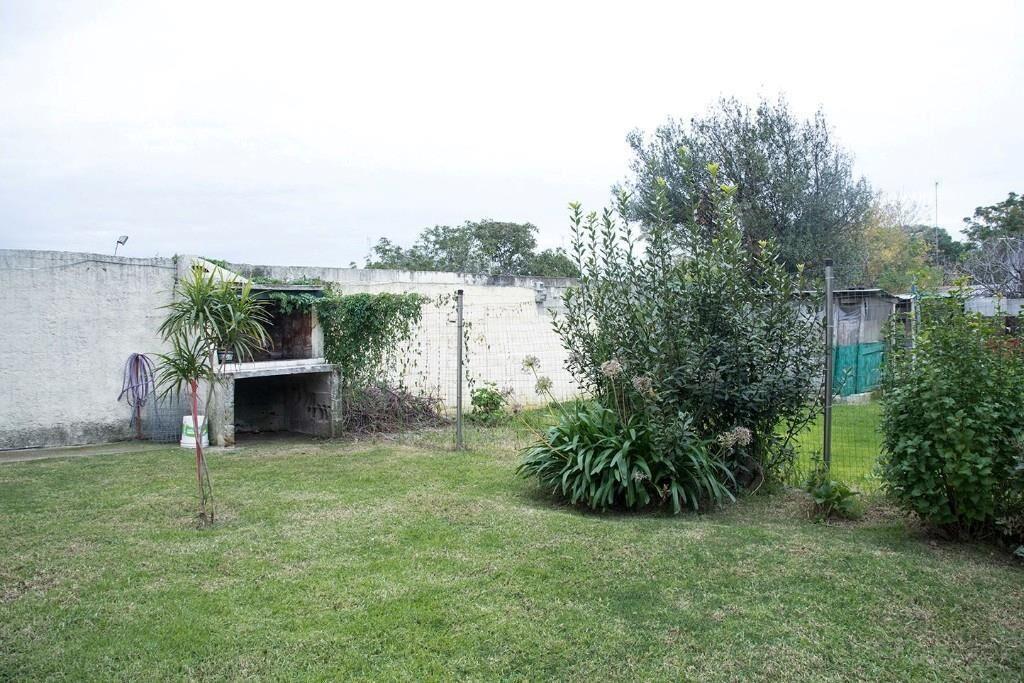 APARTAMENTO EN PLANTA BAJA EN MONTEVIDEO C/ENTRADA DE COCHE