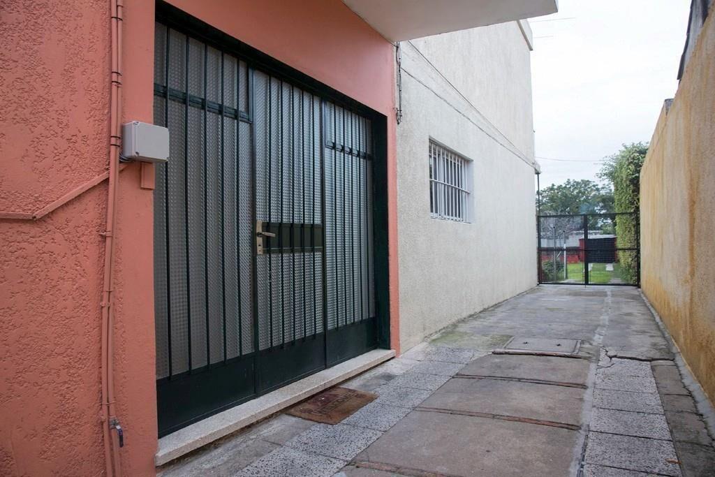 APARTAMENTO EN PLANTA BAJA EN MONTEVIDEO C/ENTRADA DE COCHE