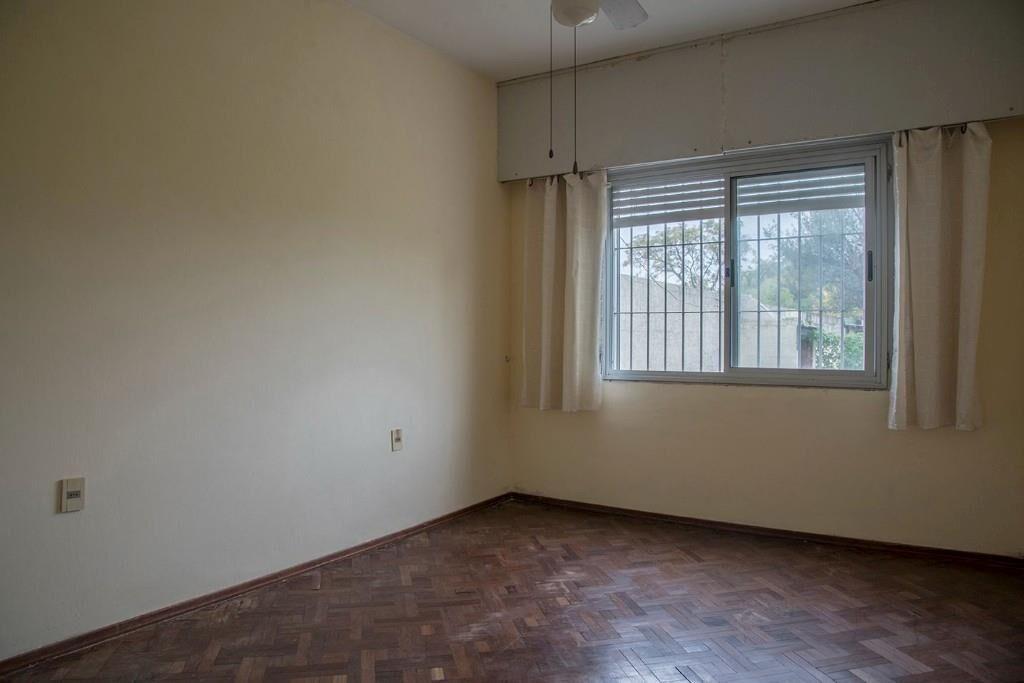 APARTAMENTO EN PLANTA BAJA EN MONTEVIDEO C/ENTRADA DE COCHE