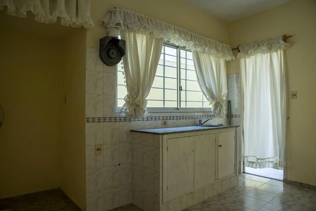 APARTAMENTO EN PLANTA BAJA EN MONTEVIDEO C/ENTRADA DE COCHE