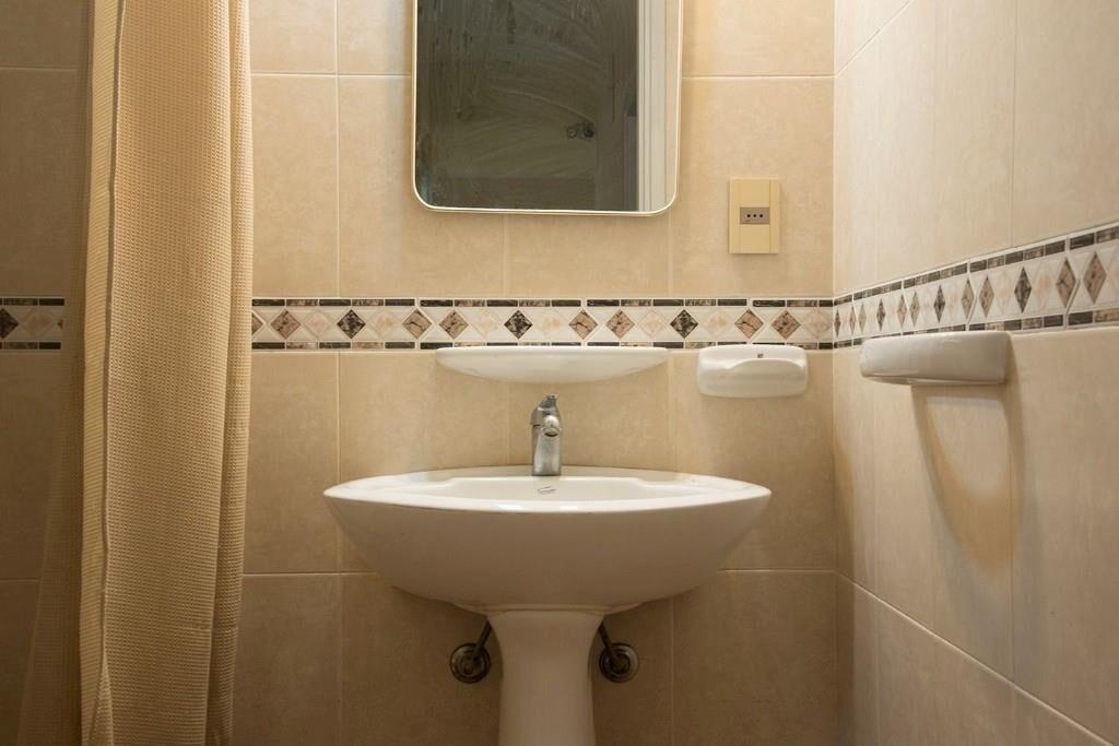 APARTAMENTO EN PLANTA BAJA EN MONTEVIDEO C/ENTRADA DE COCHE
