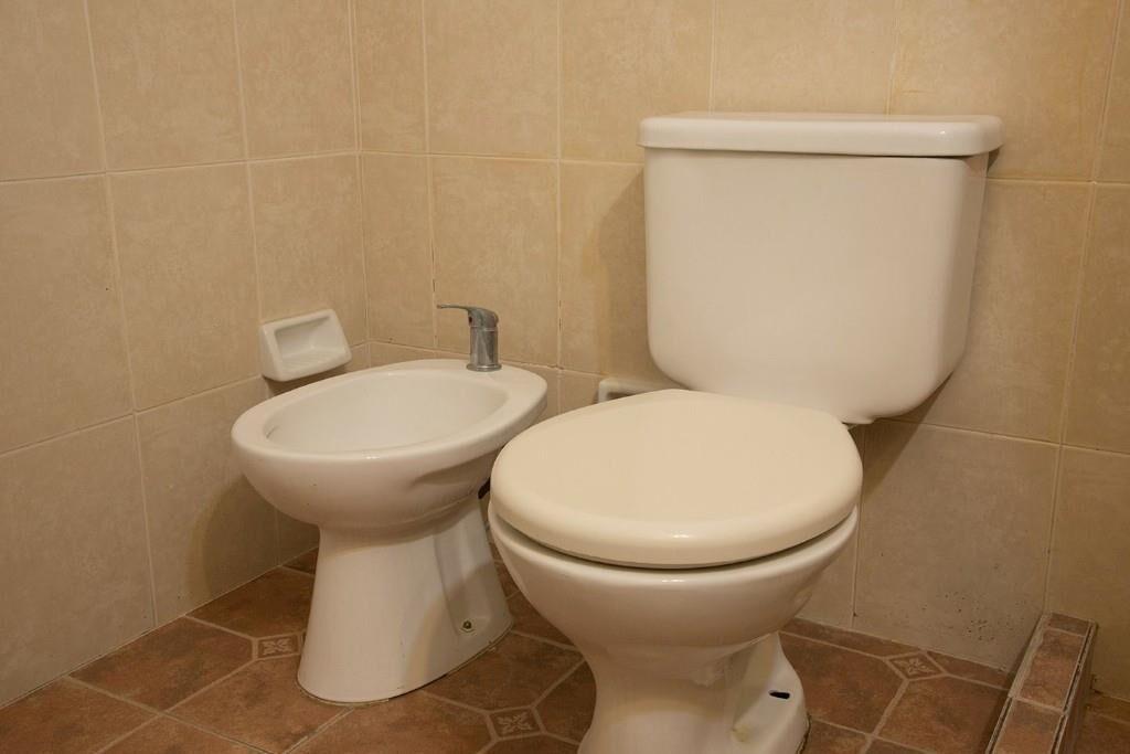 APARTAMENTO EN PLANTA BAJA EN MONTEVIDEO C/ENTRADA DE COCHE