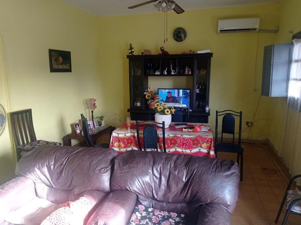 IMPERIAL VENDE..P/UNICO  CASA 2 DORM. Y DOS APTOS DE 1 DORM.