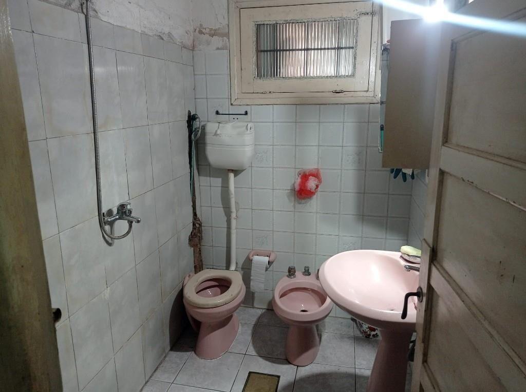 IMPERIAL VENDE..P/UNICO  CASA 2 DORM. Y DOS APTOS DE 1 DORM.