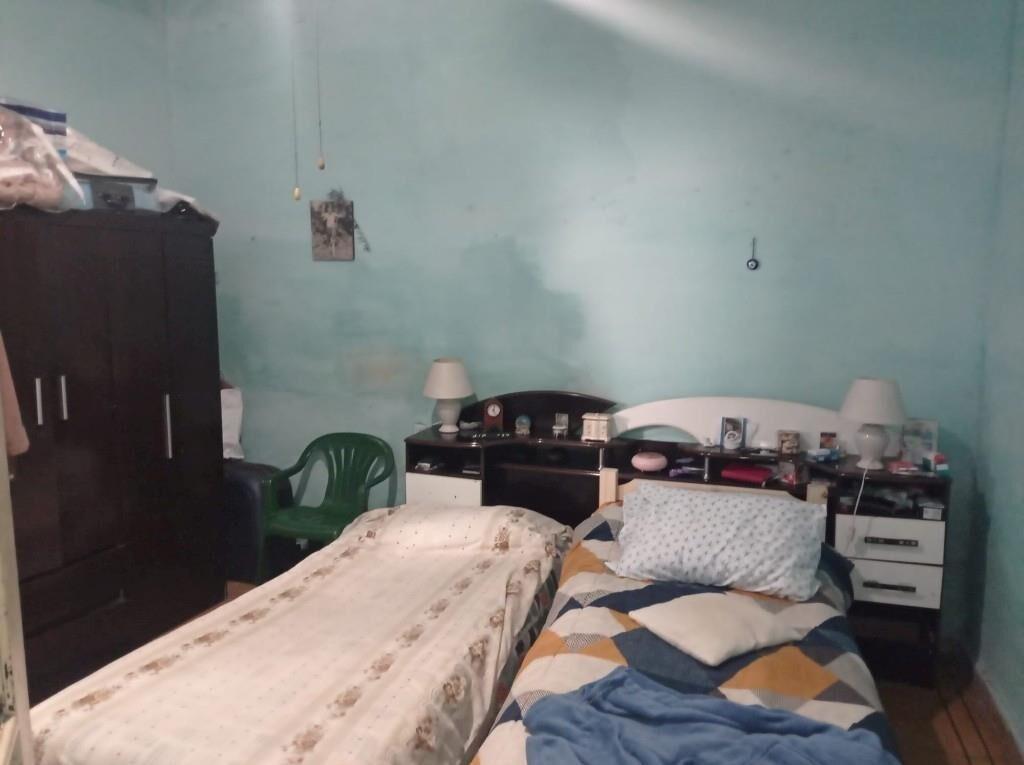 IMPERIAL VENDE..P/UNICO  CASA 2 DORM. Y DOS APTOS DE 1 DORM.