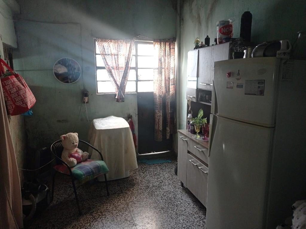 IMPERIAL VENDE..P/UNICO  CASA 2 DORM. Y DOS APTOS DE 1 DORM.