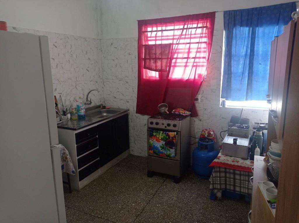 IMPERIAL VENDE..P/UNICO  CASA 2 DORM. Y DOS APTOS DE 1 DORM.