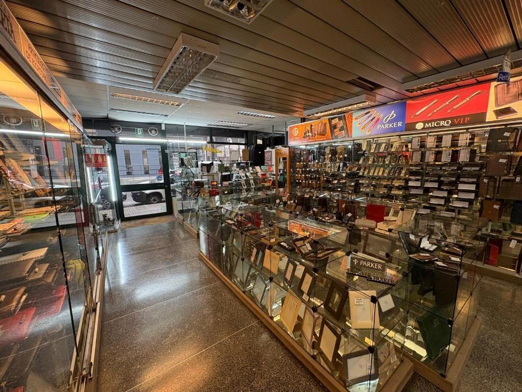ALQUILER LOCAL COMERCIAL 126M2 EN PLENO CENTRO!