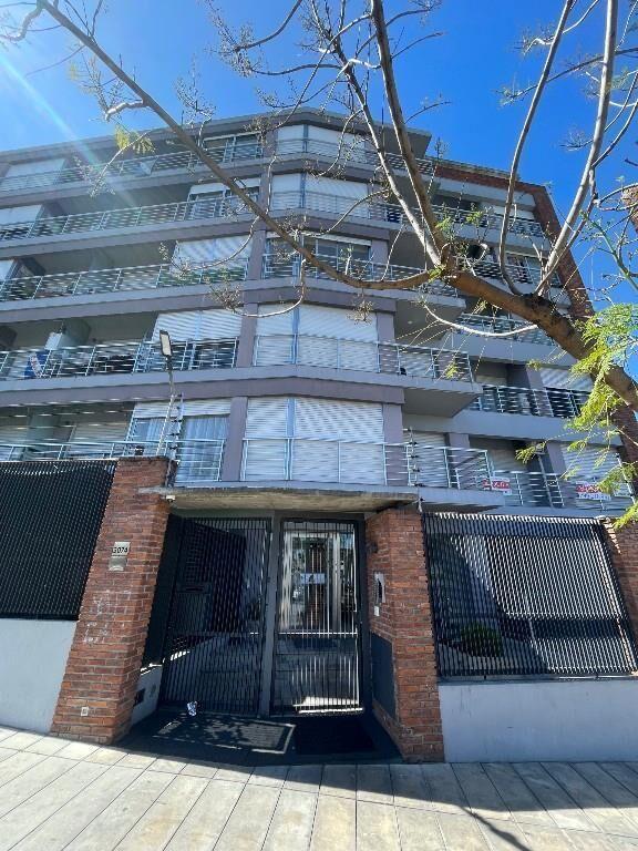 MUY LINDO APARTAMENTO 3 DORMITORIOS, DOS BAÑOS GARAJE DOBLE