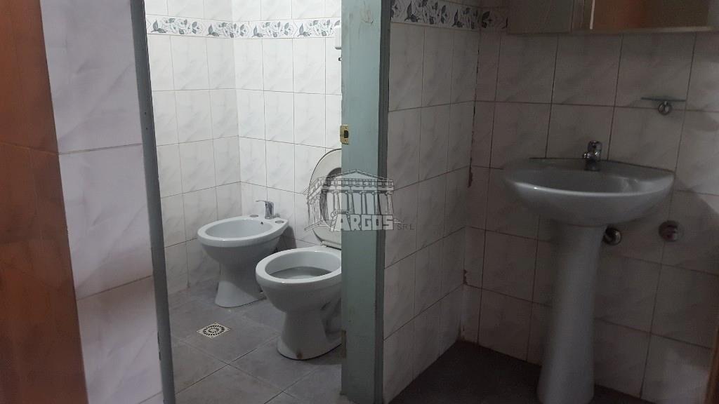 ARGOS S.R.L. ALQUILA LOCAL O DEPÓSITO 285M2 SOBRE HOCQUART