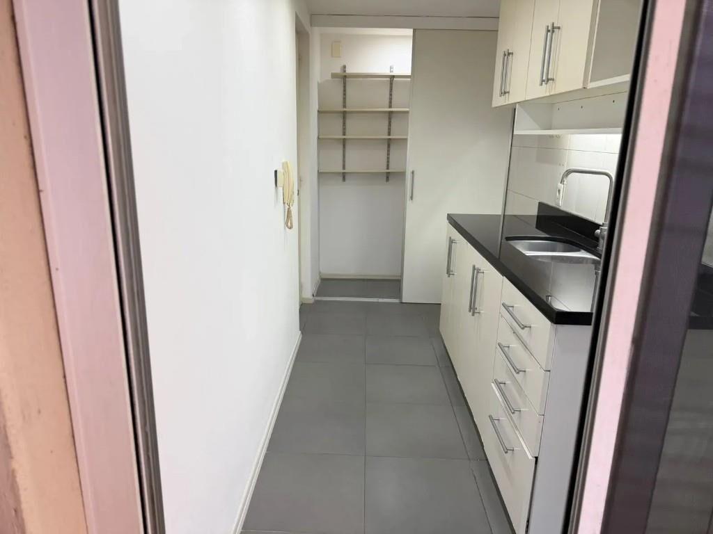 2 dormitorios con cochera incluída, edf con gym, piscina