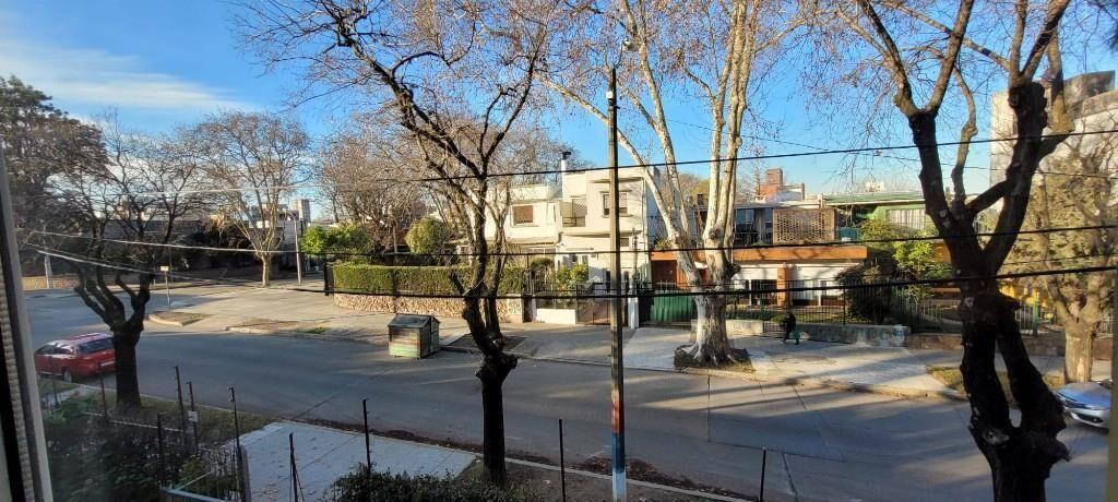 A pasos de la Rambla Malvin, impecable estado, aire acond.