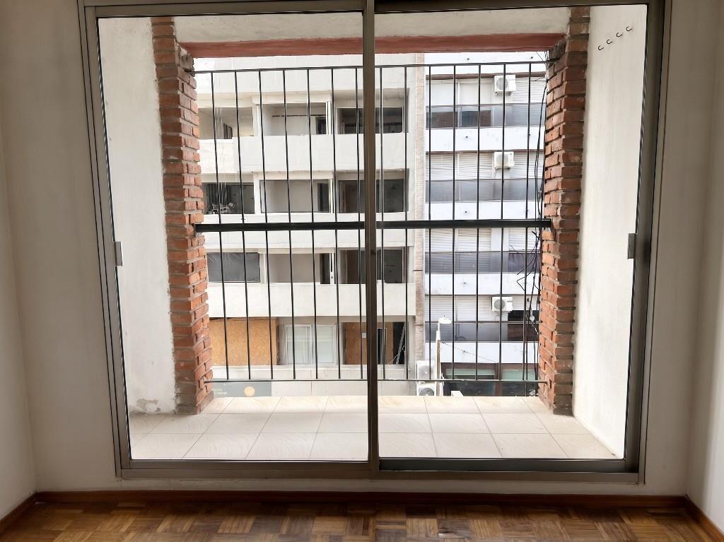 PUNTA CARRETAS FRENTE EL SHOPPING – 1 DORMITORIO CON TERRAZA