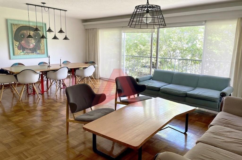 POCITOS 3 DORMITORIOS Y SERVICIO CON TERRAZA CON PARRILLERO