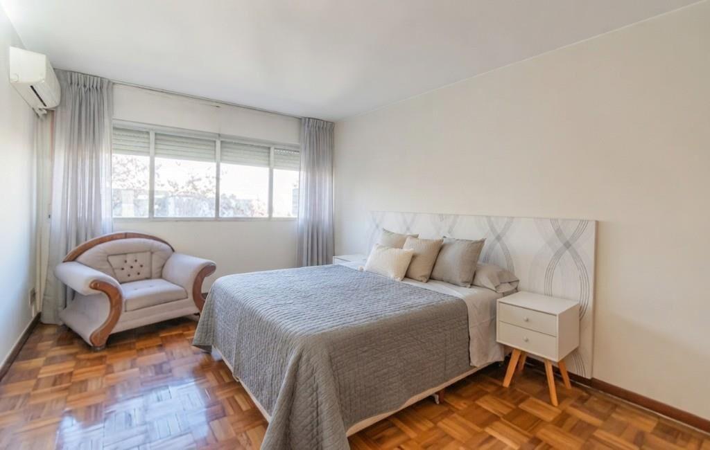 POCITOS 3 DORMITORIOS Y SERVICIO CON TERRAZA CON PARRILLERO