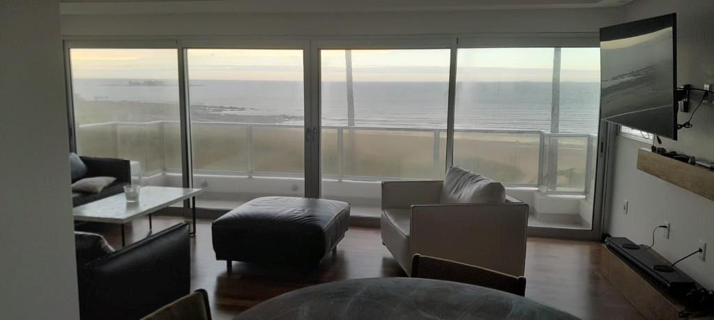 VENTA RAMBLA MALVIN SUR 3 DORM+ GARAJE Y COCHERA GC$ 24.000