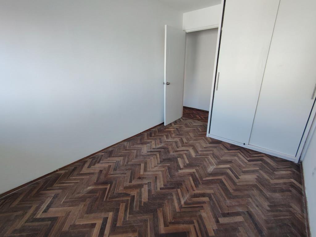 AMPLIO E IMPECABLE. A PASOS DE 18 DE JULIO PISO 8 AL FRENTE