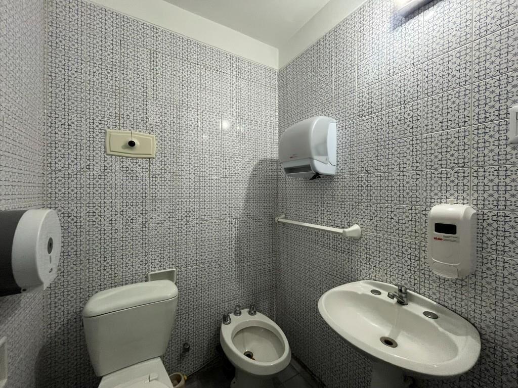 DIRI CERRITO Y TREINTA Y TRES - MUY BUEN PUNTO - 81m2