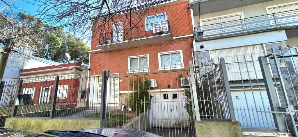 VENTA CASA 2 DORM.MALVIN CON AMPLIO GARAGE ARRASCAETA