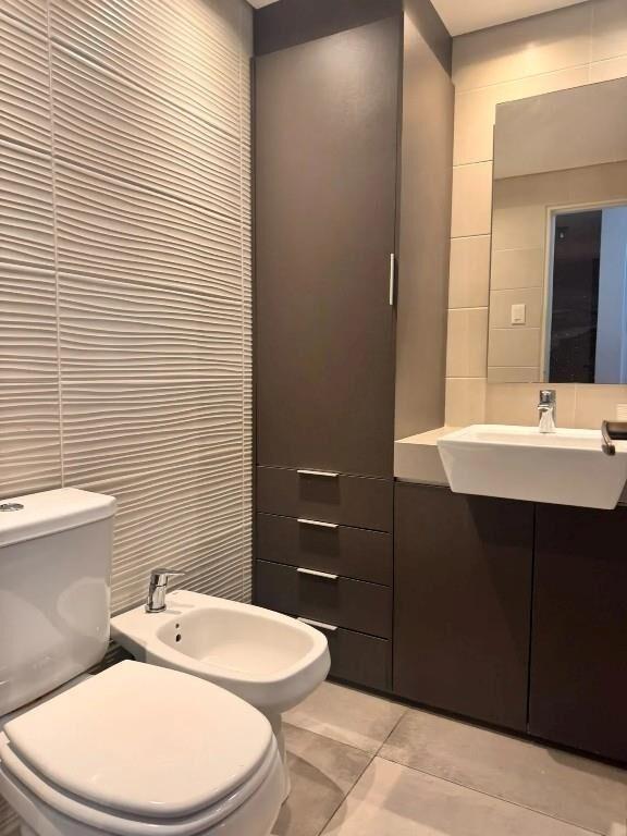 Se vende apto de 4 dormitorios 4 baños, Garaje, Pocitos