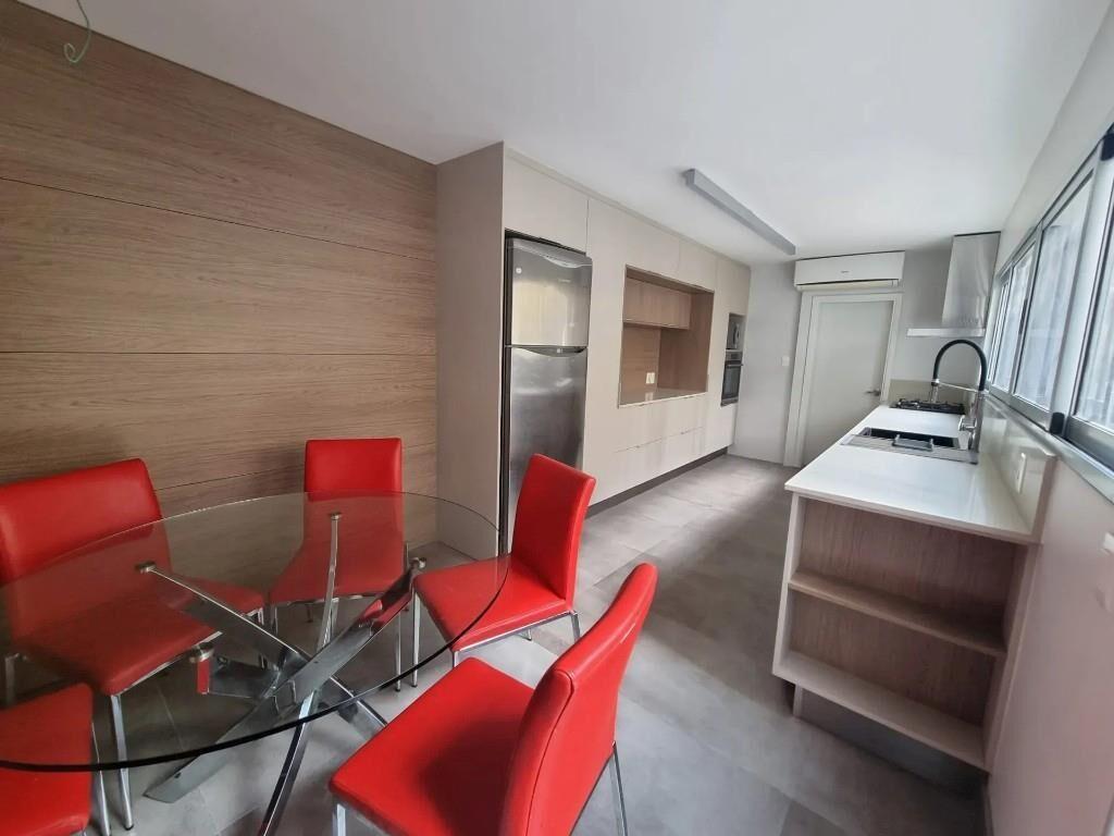Se vende apto de 4 dormitorios 4 baños, Garaje, Pocitos