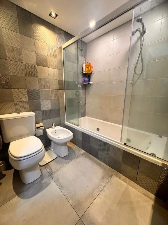 Se vende apto de 4 dormitorios 4 baños, Garaje, Pocitos