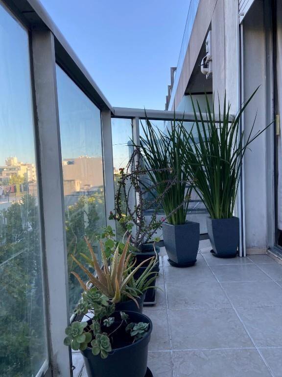 ALQUILER MONOAMBIENTE CON BALCÓN - CENTRO | EQUIPADO