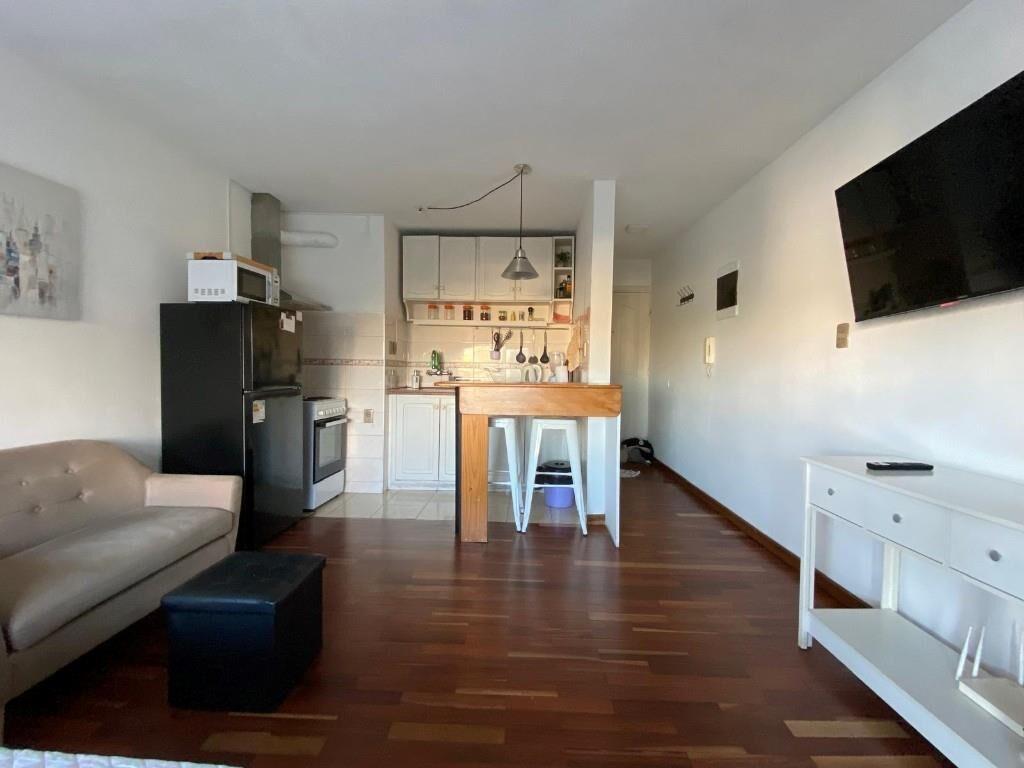 ALQUILER MONOAMBIENTE CON BALCÓN - CENTRO | EQUIPADO