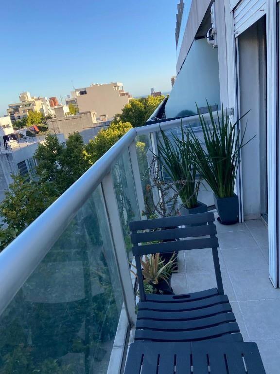 ALQUILER MONOAMBIENTE CON BALCÓN - CENTRO | EQUIPADO
