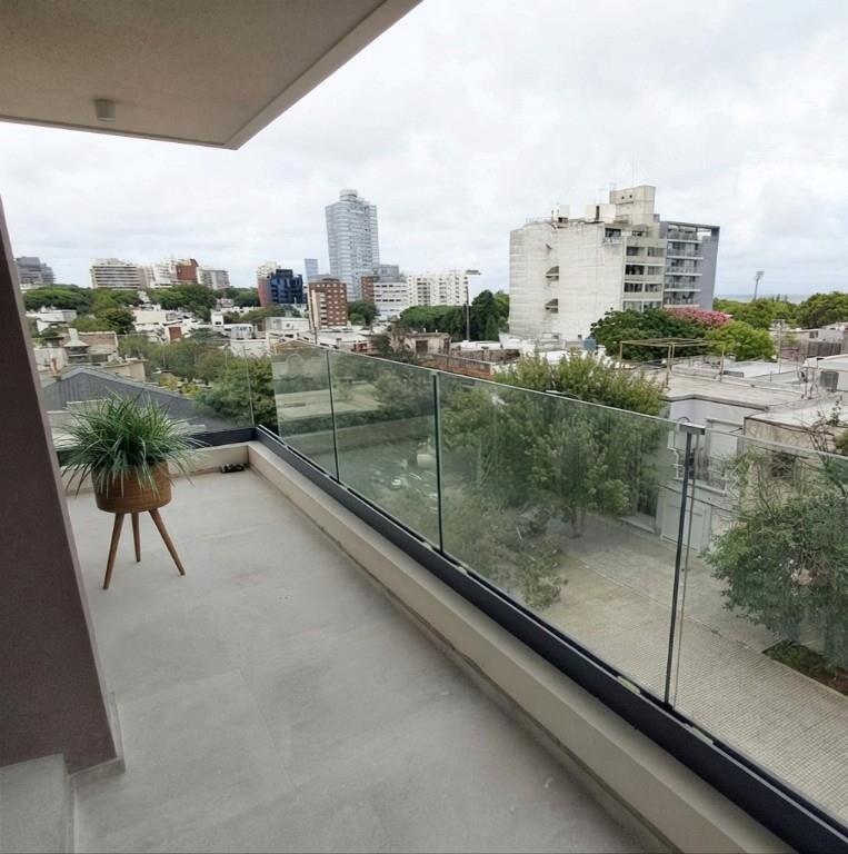 PUNTA CARRETAS – PENT HOUSE CON GRAN TERRAZA A ESTRENAR