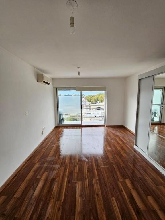 Con terraza y orientado al Norte