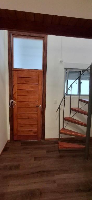 Se Alquila apto Monoambiente duplex interior, calle La Paz