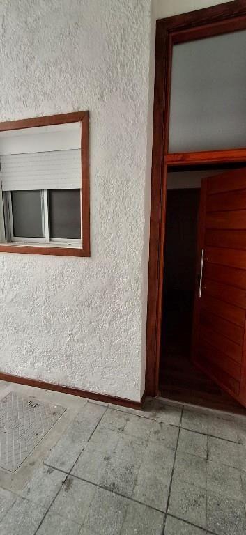 Se Alquila apto Monoambiente duplex interior, calle La Paz