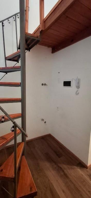 Se Alquila apto Monoambiente duplex interior, calle La Paz