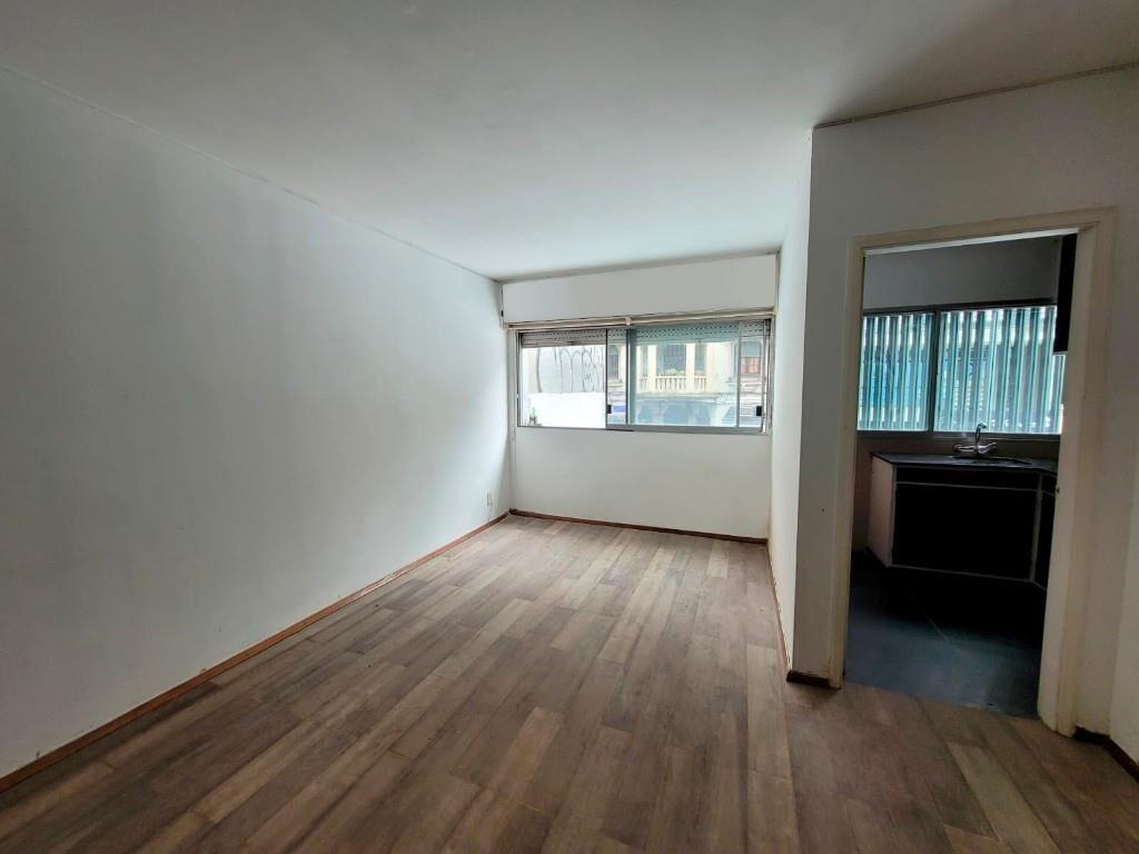 Alquiler 1 Dormitorio con Patio en el Centro - REF AA1085