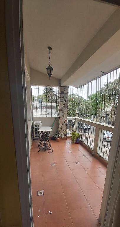 Casa P.A. muy luminosa, estado impecable, balcón y parriller