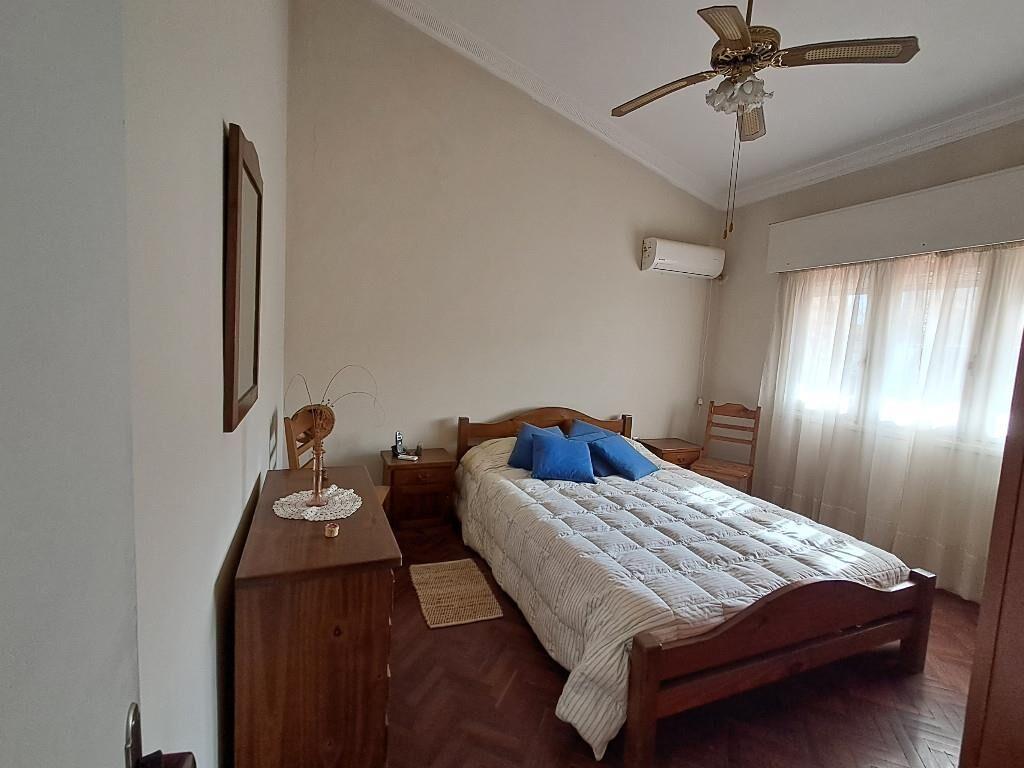 Casa P.A. muy luminosa, estado impecable, balcón y parriller