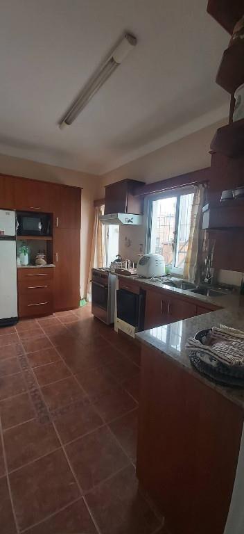 Casa P.A. muy luminosa, estado impecable, balcón y parriller