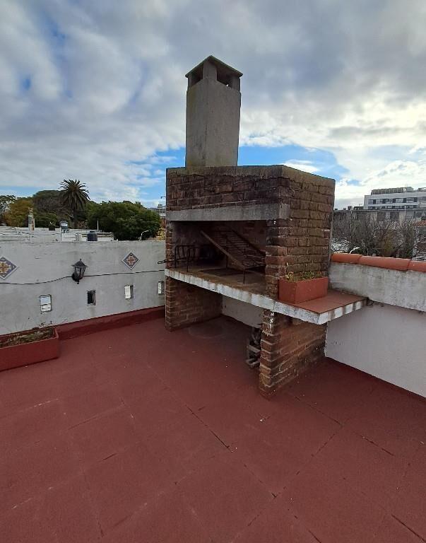 Casa P.A. muy luminosa, estado impecable, balcón y parriller
