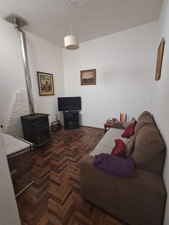Casa al frente, PH de 2 plantas 3 dormitorios y escritorio.