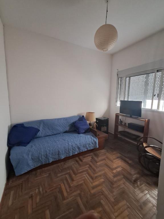 Casa al frente, PH de 2 plantas 3 dormitorios y escritorio.