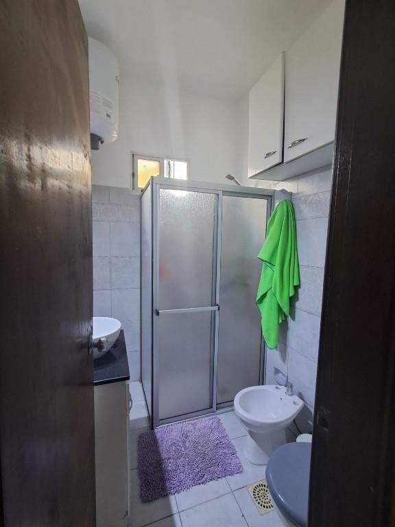 Casa al frente, PH de 2 plantas 3 dormitorios y escritorio.