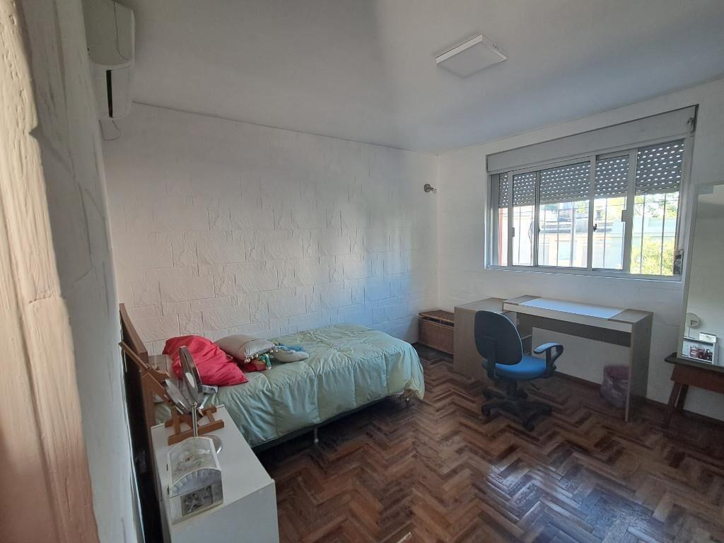 Casa al frente, PH de 2 plantas 3 dormitorios y escritorio.