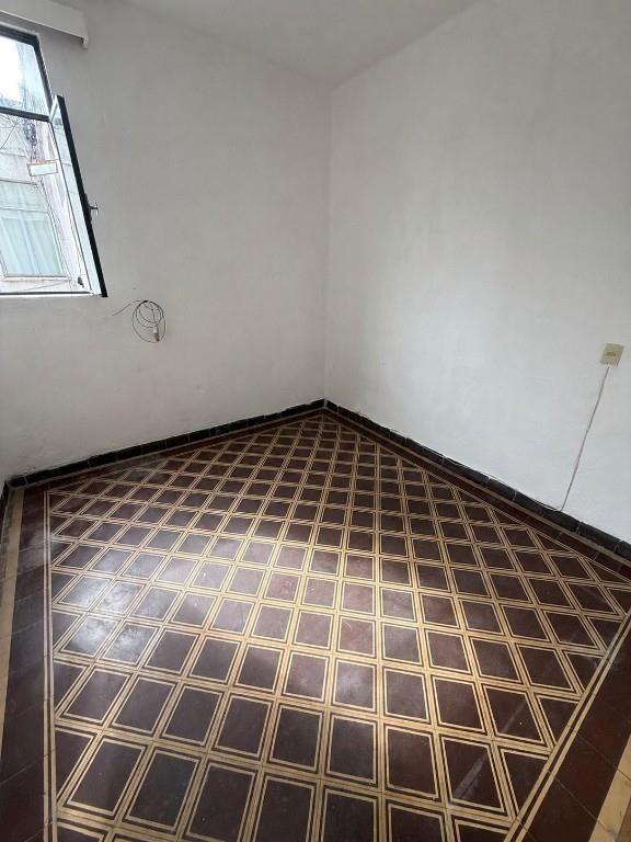 ¡Excelente oportunidad! Vacío, con terraza y mucho sol