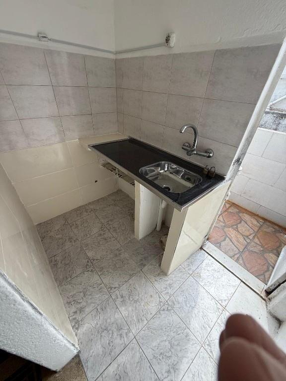 ¡Excelente oportunidad! Vacío, con terraza y mucho sol